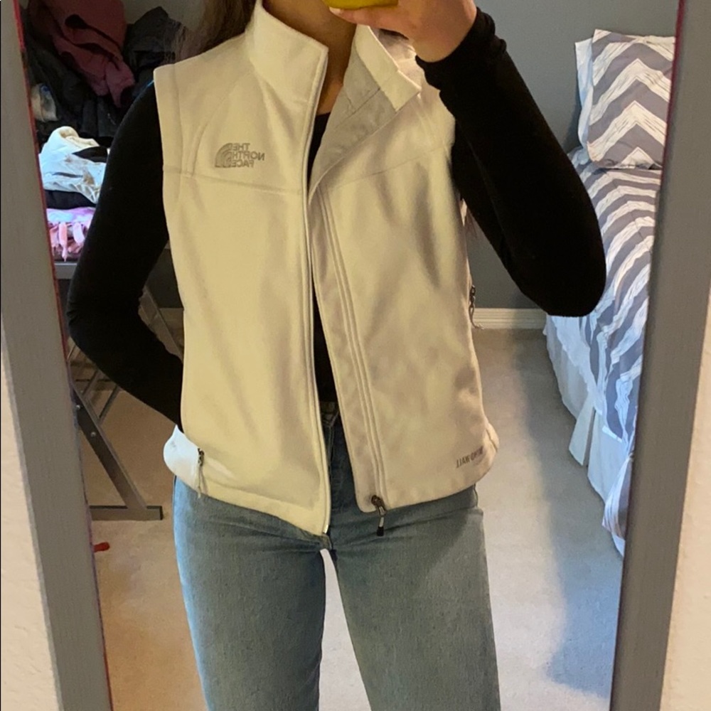 White the north face vest
